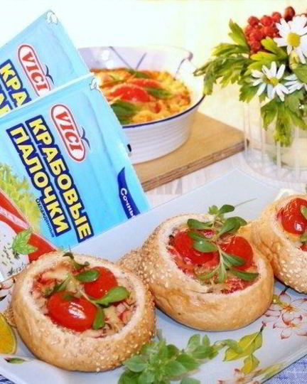 Рецепт хрустящих булочек с яйцом и крабовыми палочками