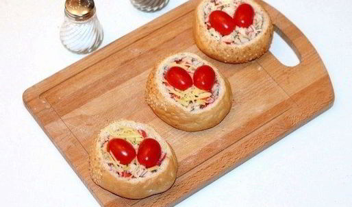 хрустящие булочки с яйцом и крабовыми палочками