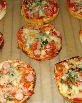 Очень быстрые булочки-пиццы к завтраку