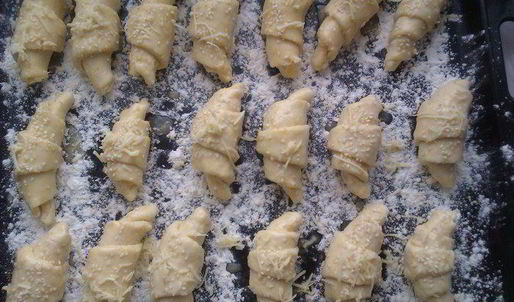 очень сырные булочки-рулетики