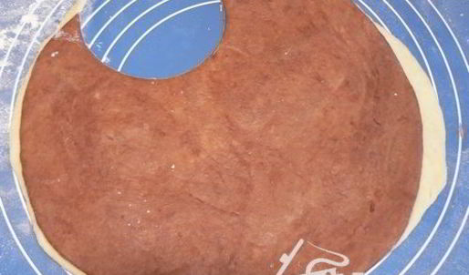 плюшки цветы из двойного теста