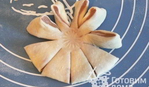 плюшки цветы из двойного теста