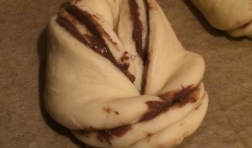 сдобные булочки с шоколадной пастой