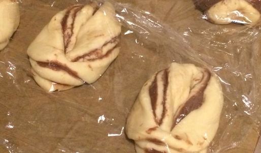 сдобные булочки с шоколадной пастой