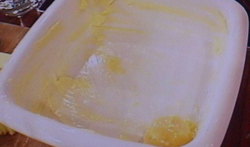 сдобные заливные булочки с глазированным яблоком