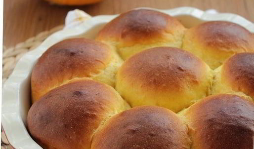 воздушные тыквенные булочки на сгущенке