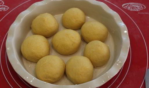 воздушные тыквенные булочки на сгущенке