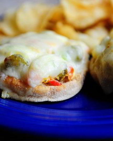 Рецепт запеченных булочек с тунцом и сыром