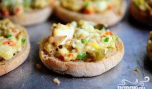 запеченные булочки с тунцом и сыром