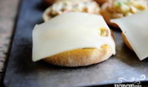 запеченные булочки с тунцом и сыром