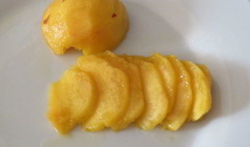 быстрые слойки с рикоттой и персиками