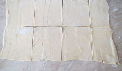 быстрые слойки с рикоттой и персиками