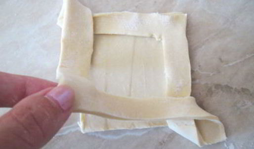 быстрые слойки с рикоттой и персиками