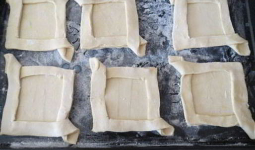 быстрые слойки с рикоттой и персиками