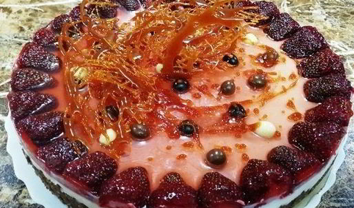 чизкейк без выпечки с клубникой