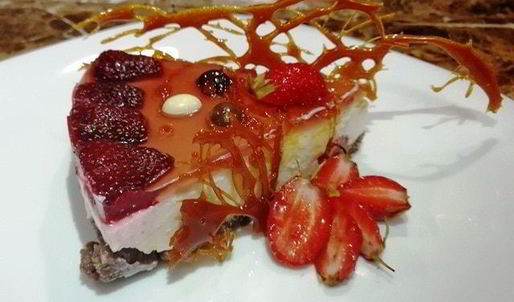 чизкейк без выпечки с клубникой