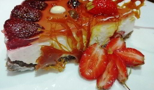 чизкейк без выпечки с клубникой