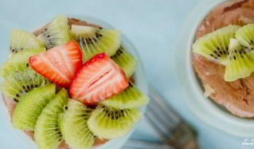 чизкейк без выпечки с кусочками киви