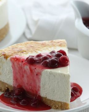 Медовый чизкейк с клюквенным соусом