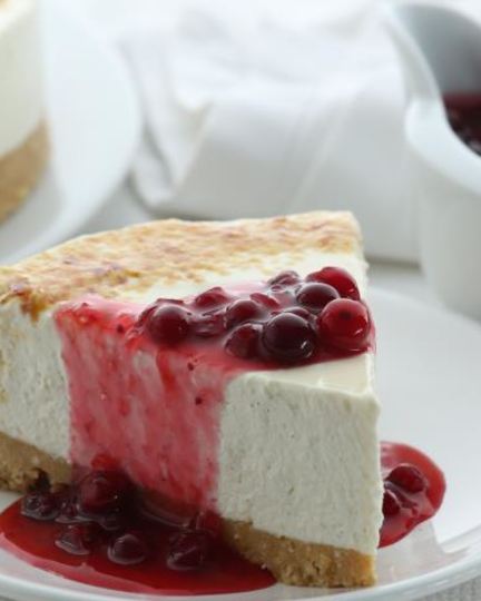 Рецепт медового чизкейка с клюквенным соусом