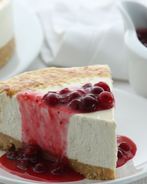 Медовый чизкейк с клюквенным соусом