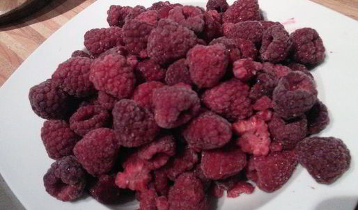 мини-чизкейк из козьего сыра с малиной