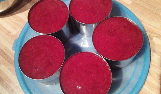 мини-чизкейк из козьего сыра с малиной