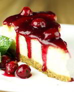 Праздничный чизкейк с вишней