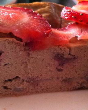 Шоколадный чизкейк с клубникой