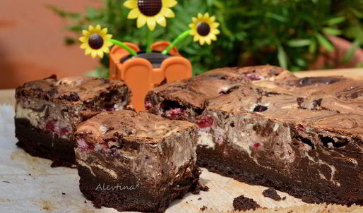 ягодный брауни чизкейк