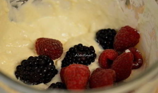 ягодный брауни чизкейк