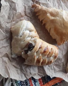 Домашняя выпечка с приваренной ягодой