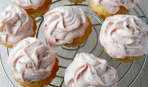 капкейки с малиновым кремом