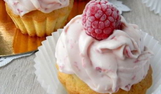 капкейки с малиновым кремом