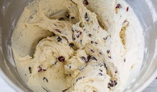 кекс на шампанском с сушеной клюквой