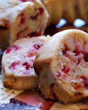 Кекс с брусникой и овсяными хлопьями