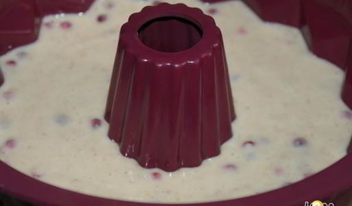 кекс с брусникой и овсяными хлопьями