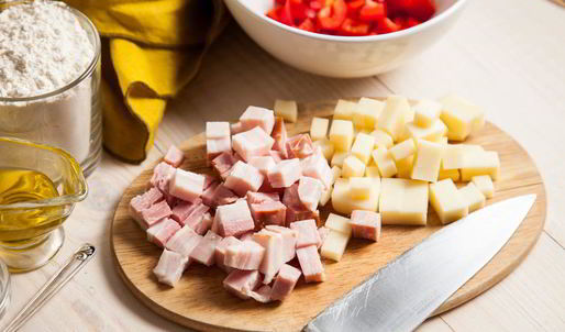 кекс с грудинкой и овощами