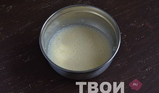 кекс с карамелизированными яблоками