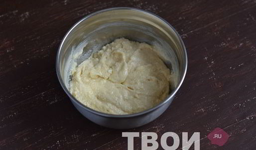 кекс с карамелизированными яблоками