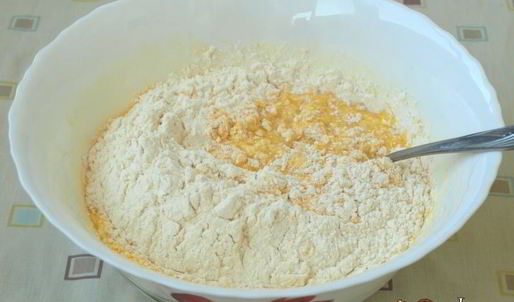 кекс с кизилом на сгущенке