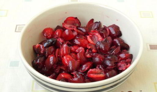 кекс с кизилом на сгущенке