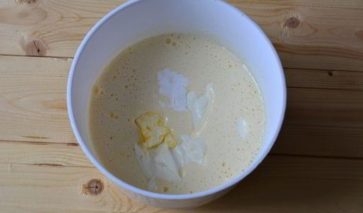 кекс сметанный с черной смородиной