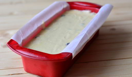 кекс сметанный с черной смородиной