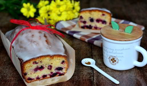 кекс сметанный с черной смородиной