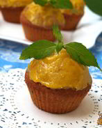 Кексы из манки с вишней и сабайоном