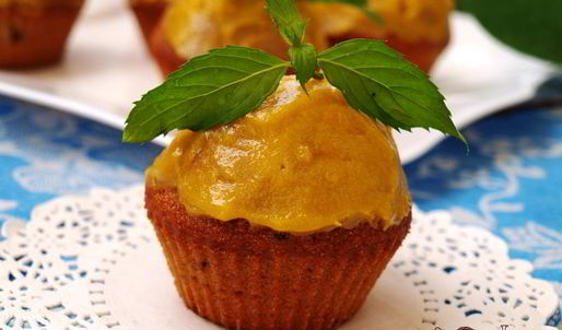 кексы из манки с вишней и сабайоном