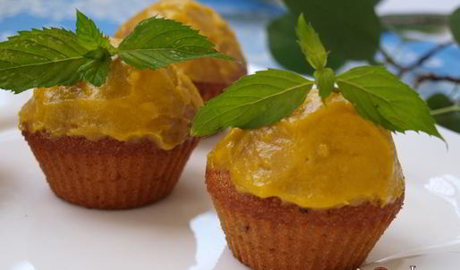 кексы из манки с вишней и сабайоном