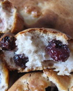 Кексы на фруктовом йогурте с яблоком и клюквой