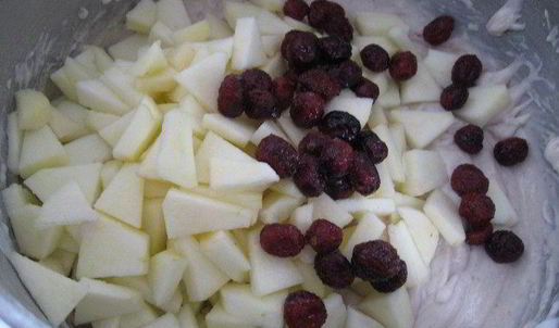 кексы на фруктовом йогурте с яблоком и клюквой